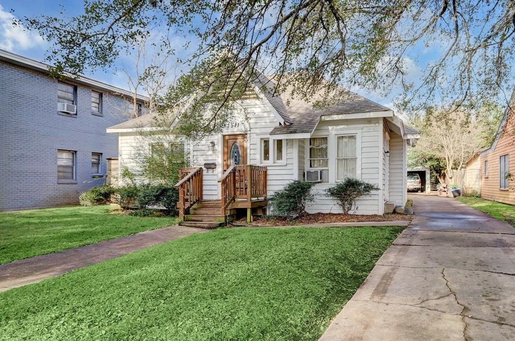 1511 Scharpe St, Houston, TX 77023-4540