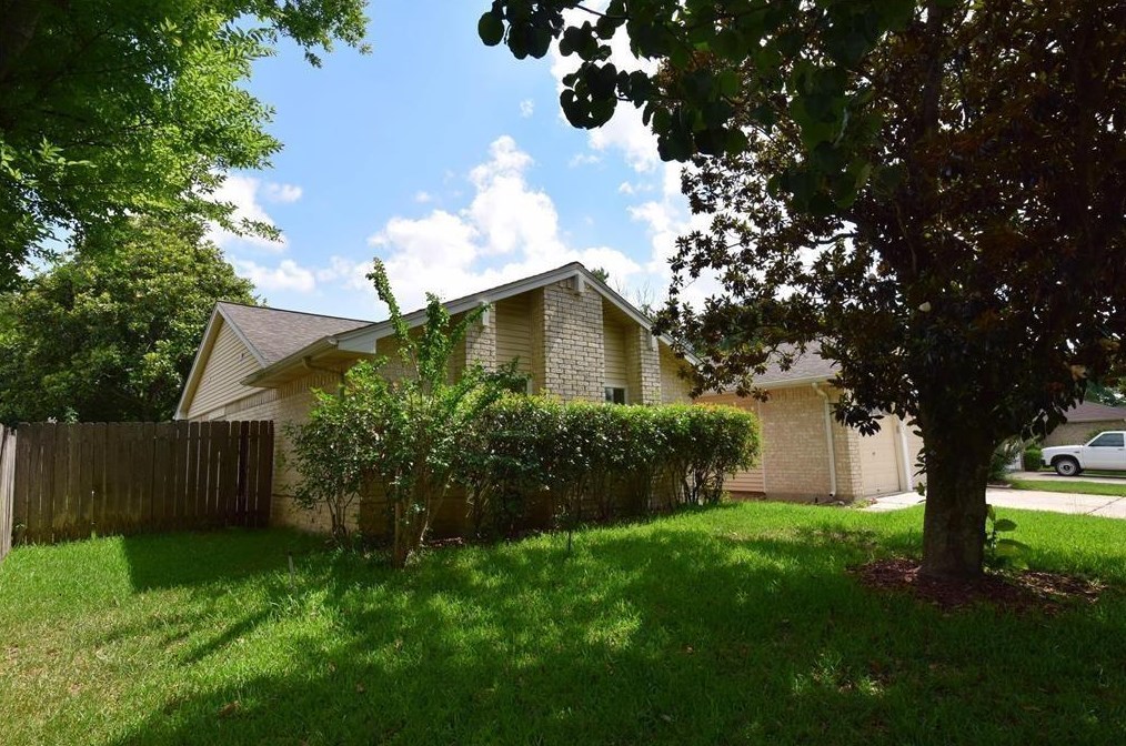 13522 Canaan Bridge Dr, Houston TX  77041-5842 exterior