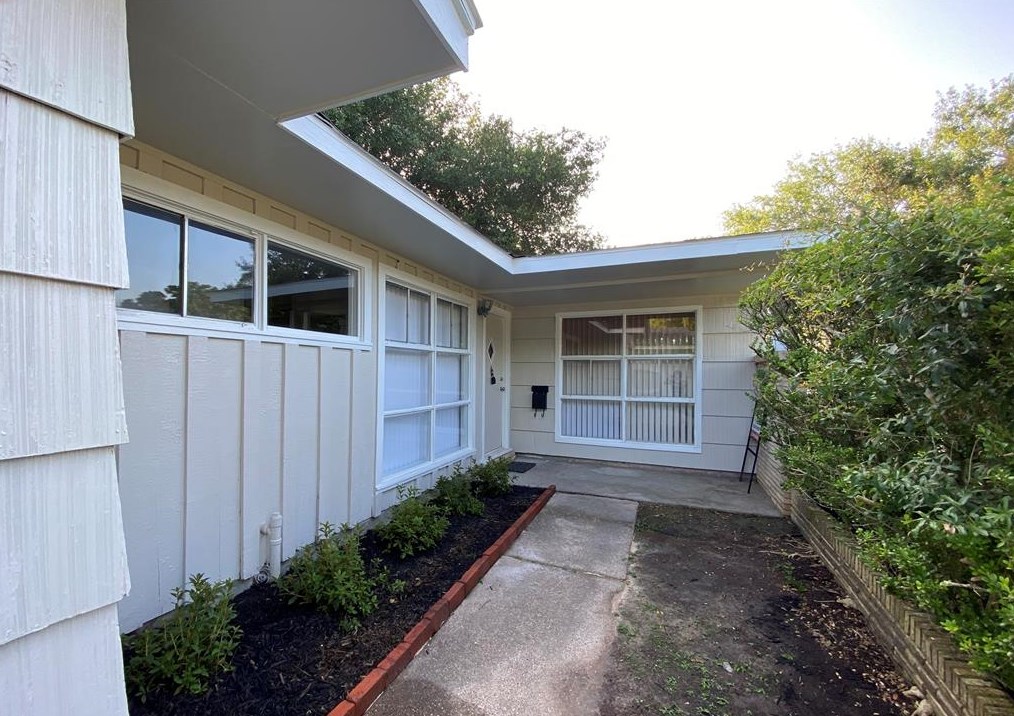 6738 Hendon Ln, Houston, TX 77074