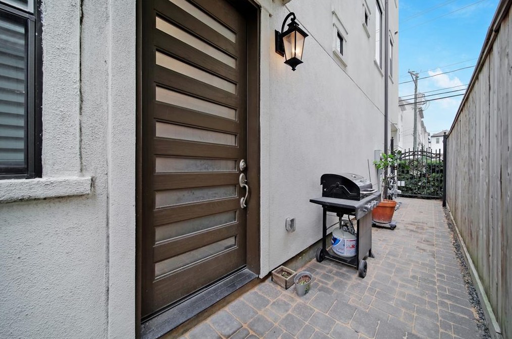 5703 Kansas St, Houston, TX 77007