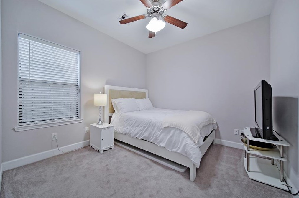 5703 Kansas St, Houston TX  77007-1114 exterior