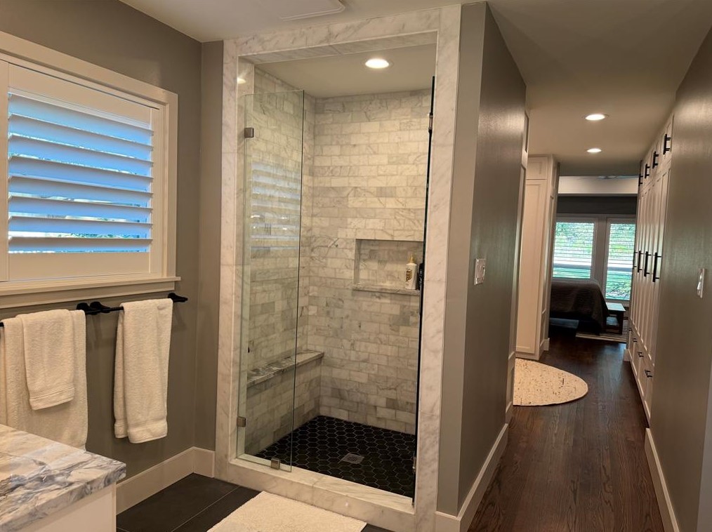 330 Wycliffe Dr, Houston TX  77043-3901 exterior