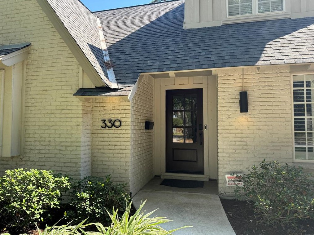 330 Wycliffe Dr, Houston TX  77043-3901 exterior