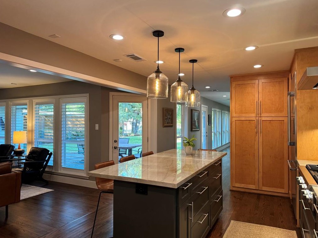 330 Wycliffe Dr, Houston TX  77043-3901 exterior
