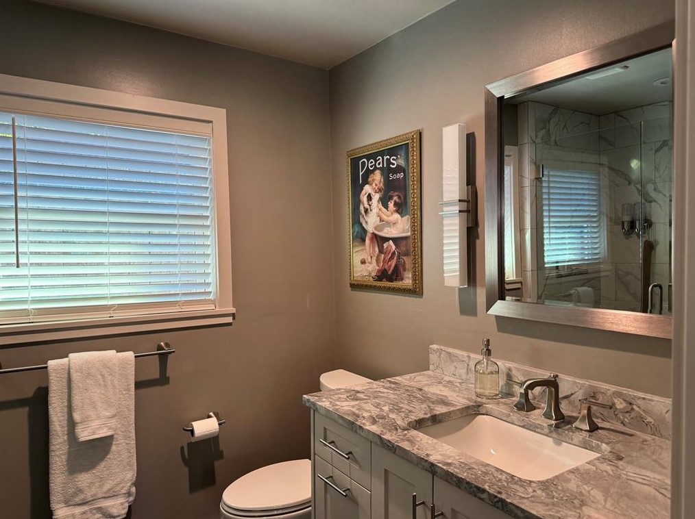 330 Wycliffe Dr, Houston TX  77043-3901 exterior