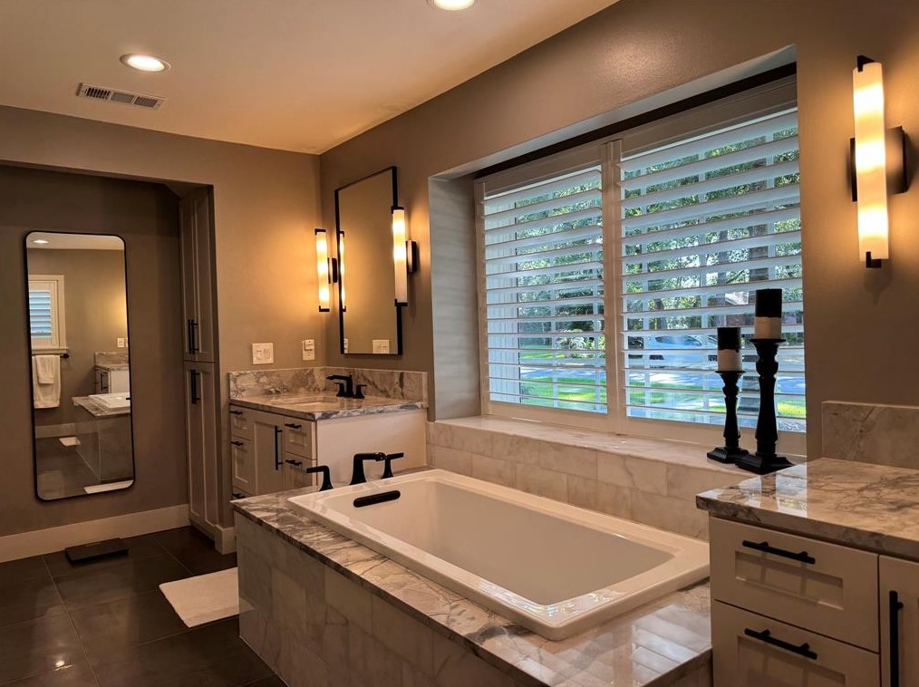 330 Wycliffe Dr, Houston TX  77043-3901 exterior
