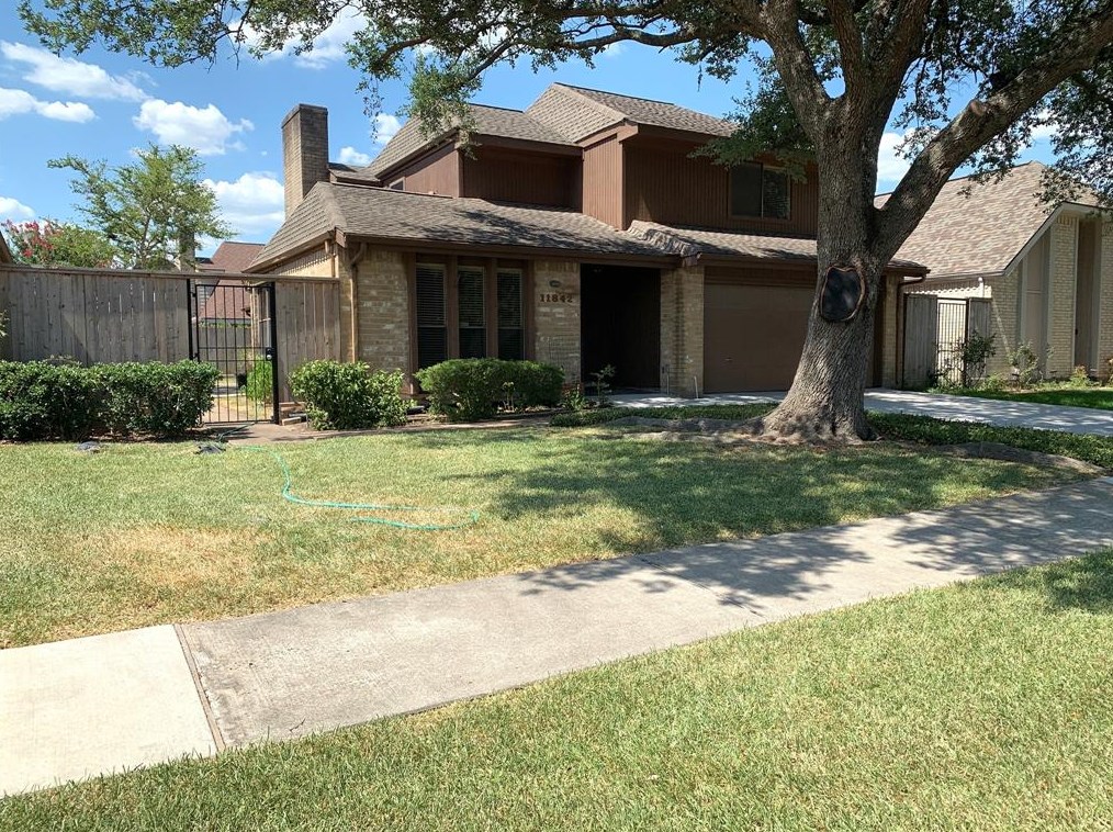 11842 Meadow Crest Dr, Stafford, TX 77477