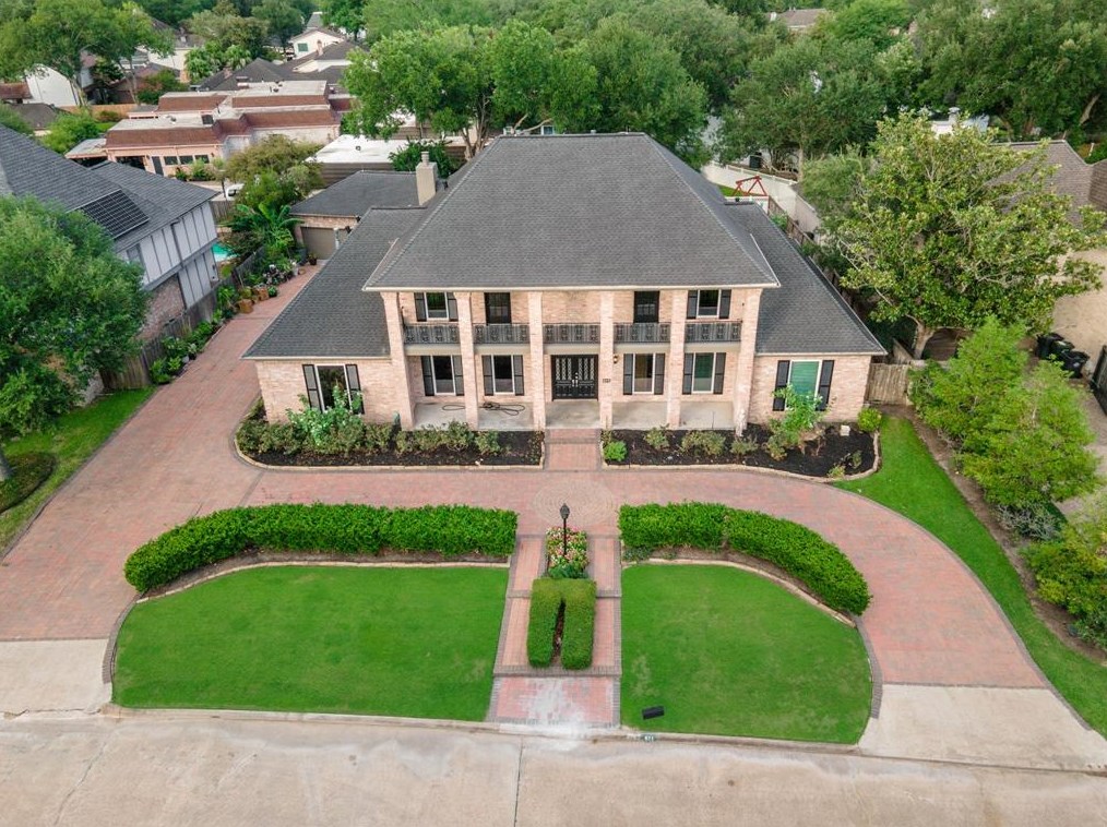611 Sugar Creek Blvd, Sugar Land, TX 77478-3613