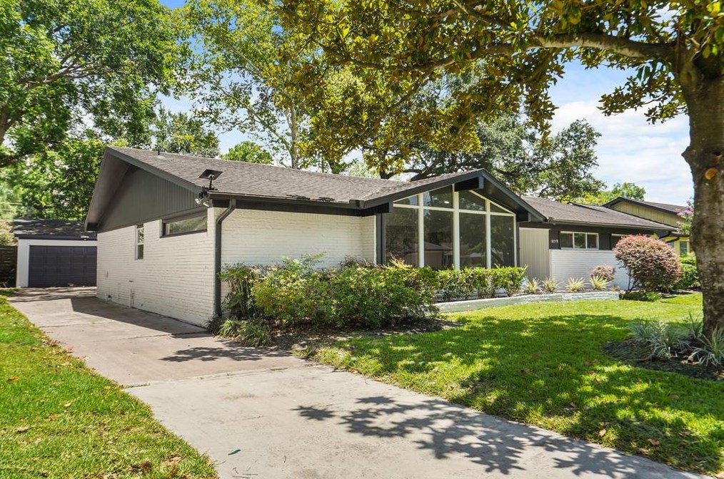 10719 Landsdowne Dr, Houston TX  77035-4345 exterior