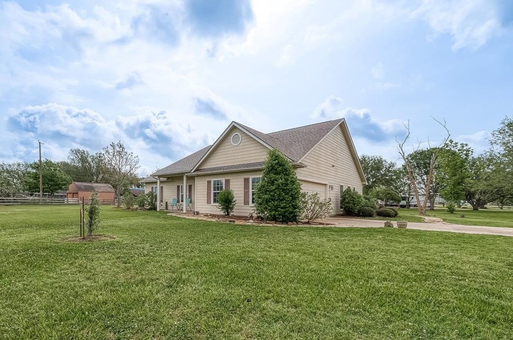 14403 Vlasta St, Needville, TX 77461