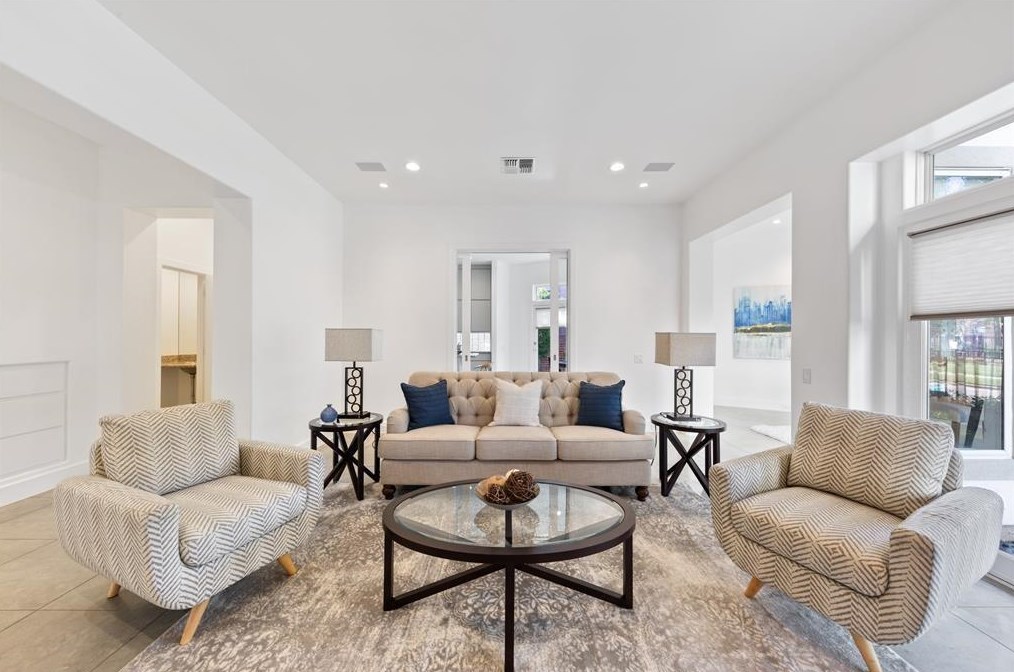 1343 Winrock Blvd, Houston TX  77057-1715 exterior
