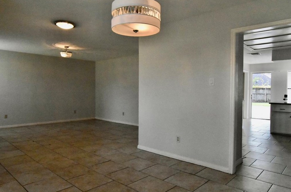 14807 Knightsway Dr, Houston TX  77083-5688 exterior