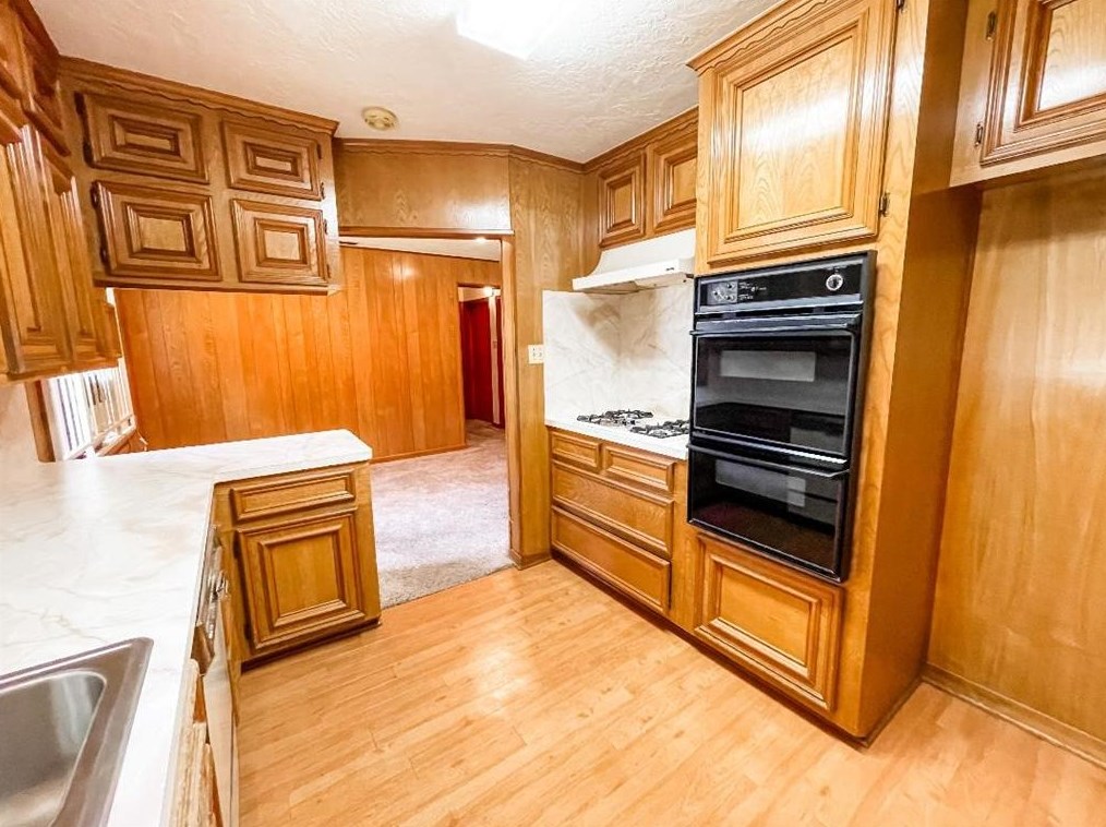 537 Wellington, Houston TX  77076-3835 exterior