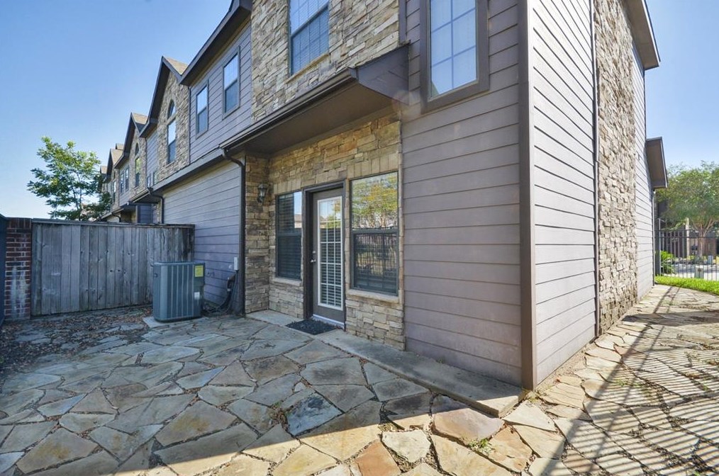 2358 Bermuda Shr Dr, Missouri City TX  77459-2141 exterior