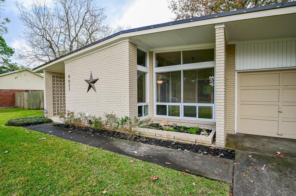 9627 Fairdale Ln, Houston, TX 77063-3761