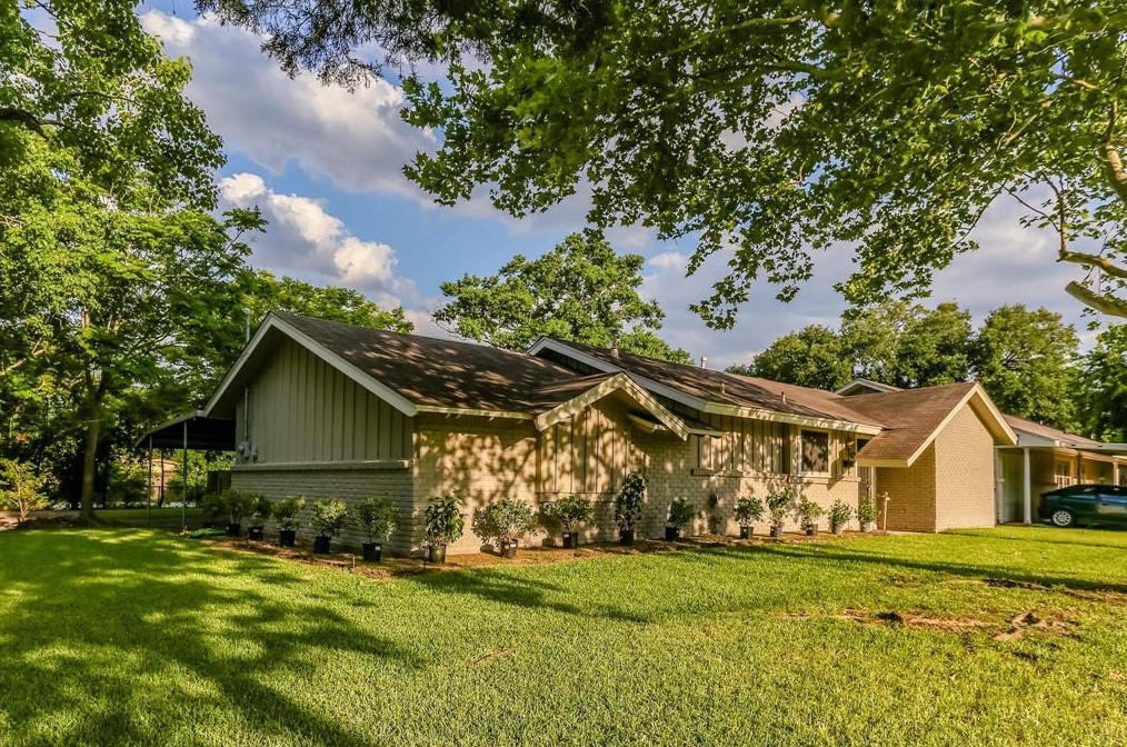 7803 Sandpiper Dr, Houston, TX 77074-4743