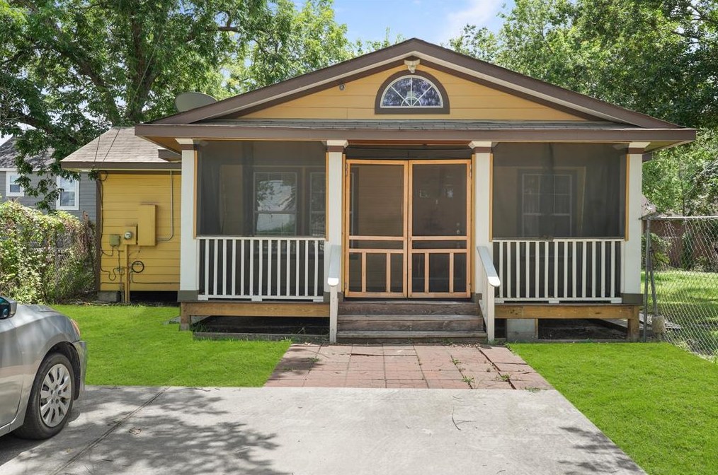 512 Melbourne St, Houston, TX 77022