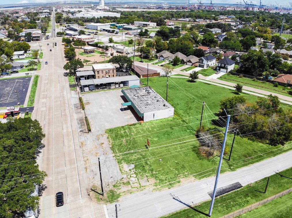 215 S Broadway St, Morgans Point, TX 77571