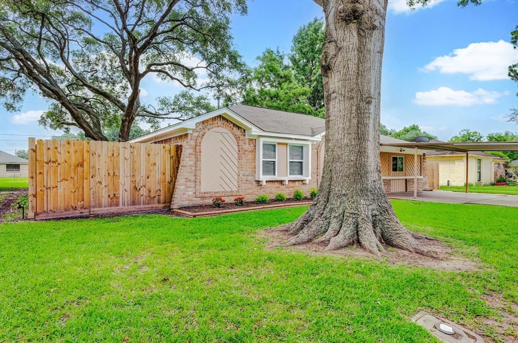 1627 Brumbelow St, Richmond, TX 77471-4845