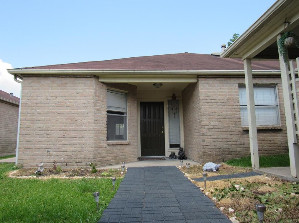 3926 Summit Valley Dr, Houston, TX 77082