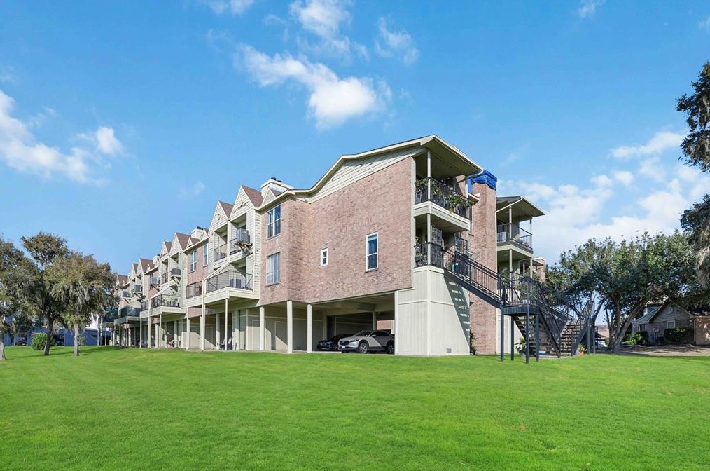 18800 Egret Bay Blvd, Houston TX  77058-3834 exterior