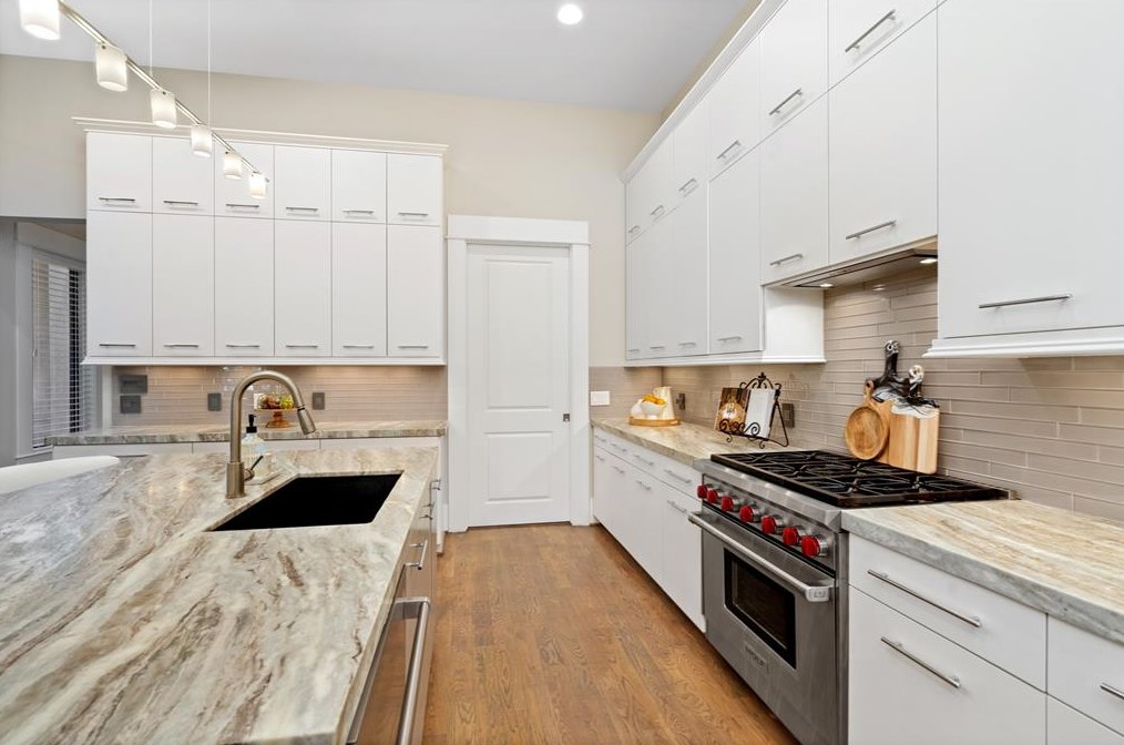 3707 Sun Vly Dr, Houston TX  77025-4137 exterior