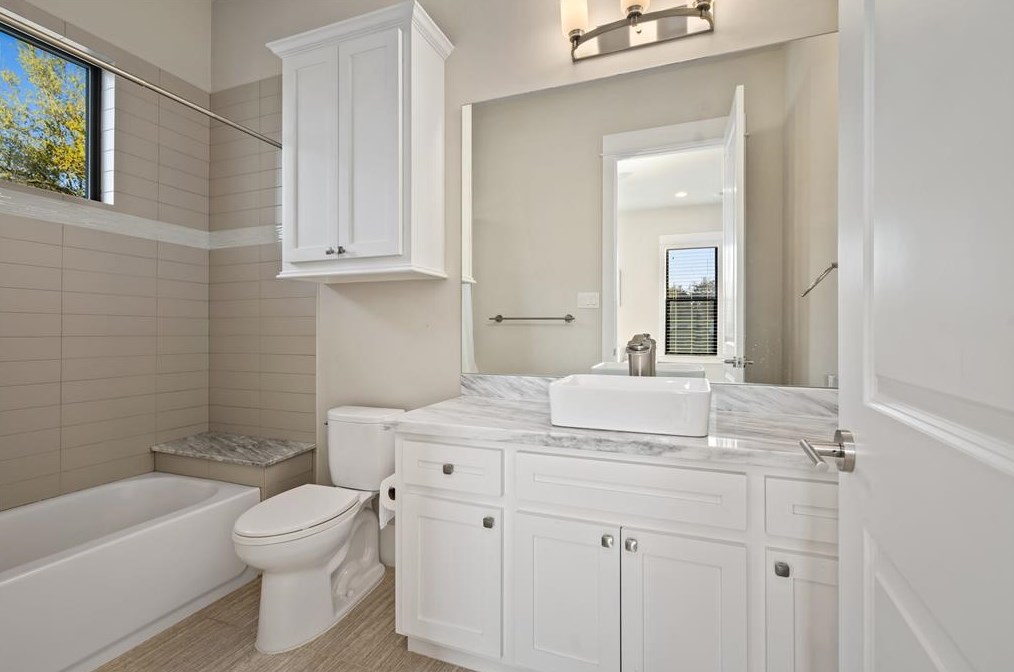 3707 Sun Vly Dr, Houston TX  77025-4137 exterior