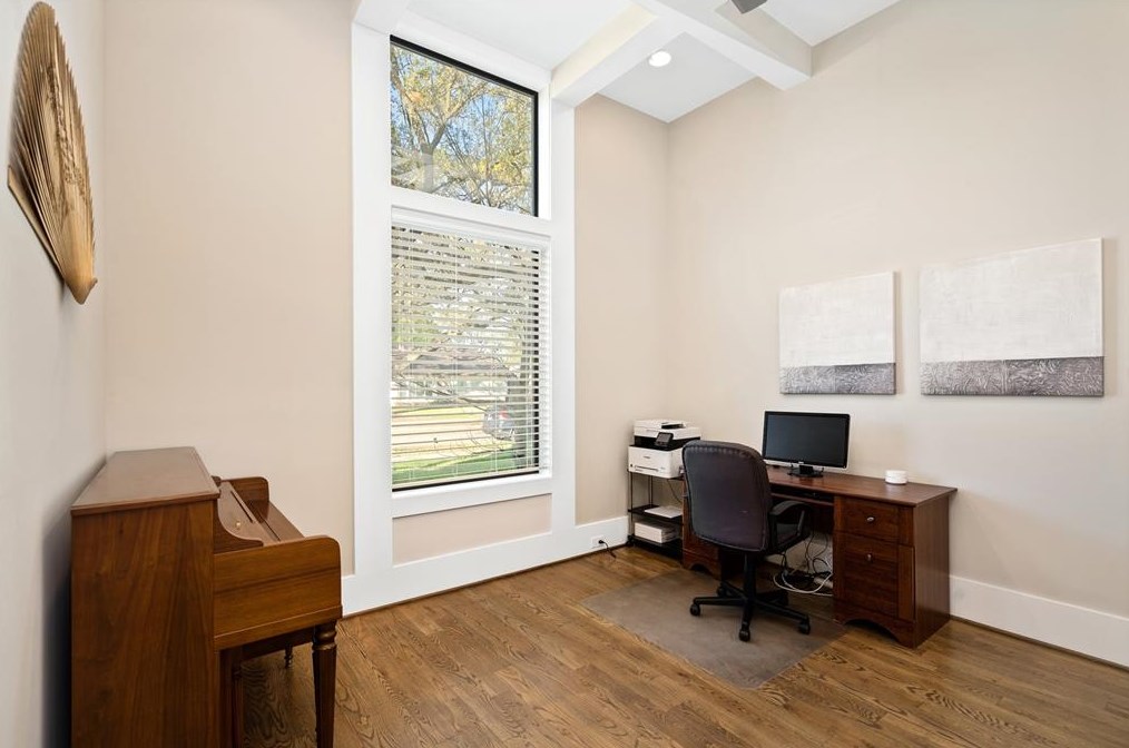 3707 Sun Vly Dr, Houston TX  77025-4137 exterior