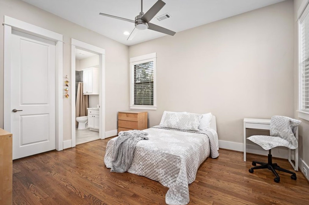 3707 Sun Vly Dr, Houston TX  77025-4137 exterior