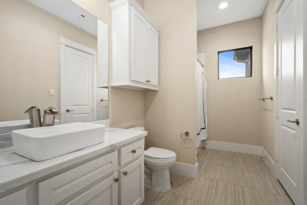 3707 Sun Vly Dr, Houston TX  77025-4137 exterior