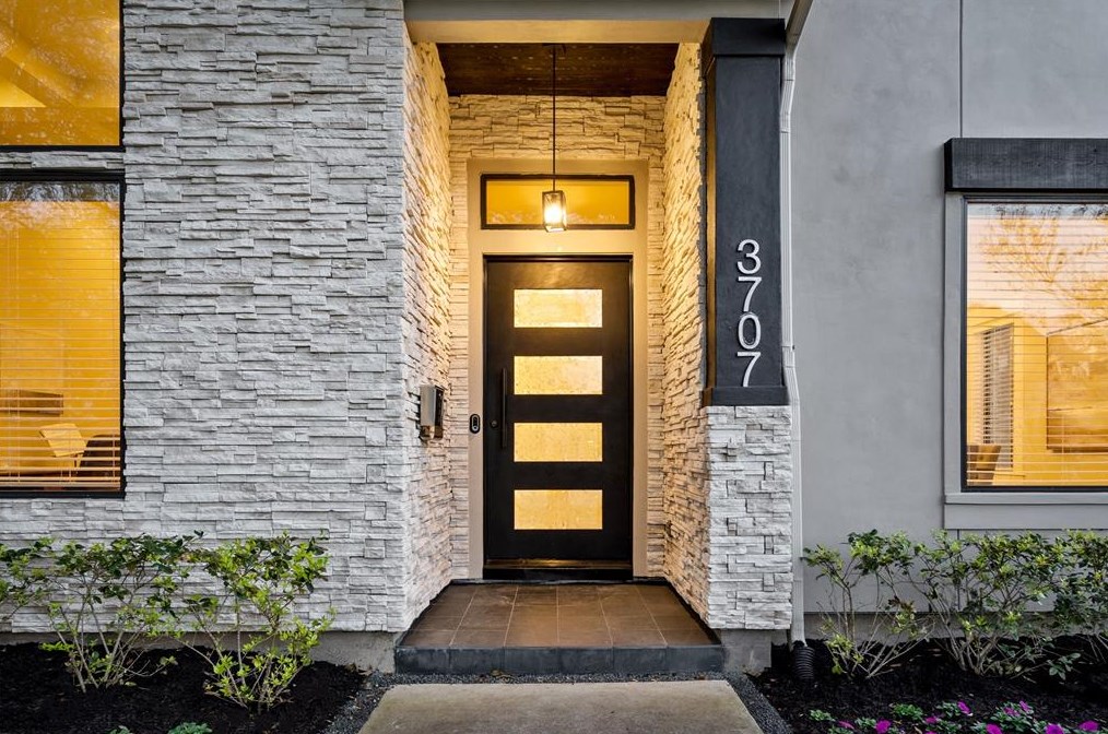 3707 Sun Valley Dr, Houston, TX 77025-4136