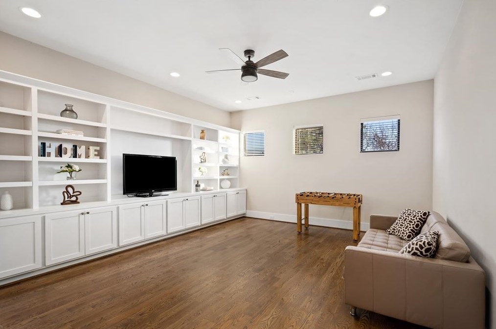 3707 Sun Vly Dr, Houston TX  77025-4137 exterior