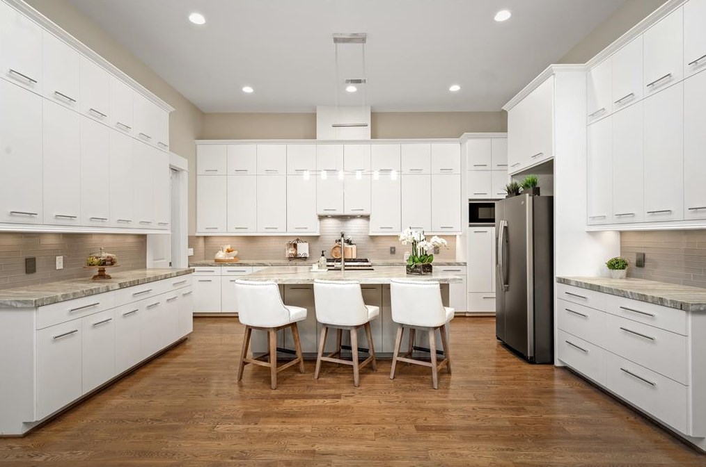 3707 Sun Vly Dr, Houston TX  77025-4137 exterior