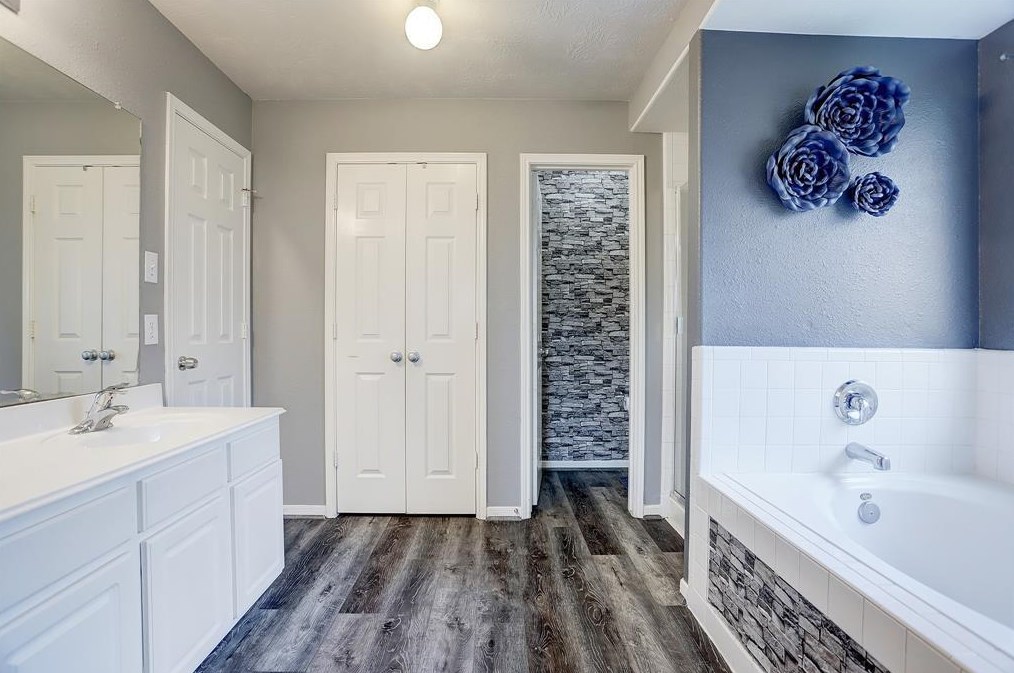 3419 Cypress Village Dr, Pearland, TX 77584