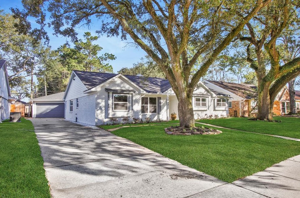 962 Bethlehem St, Houston, TX 77018-1413