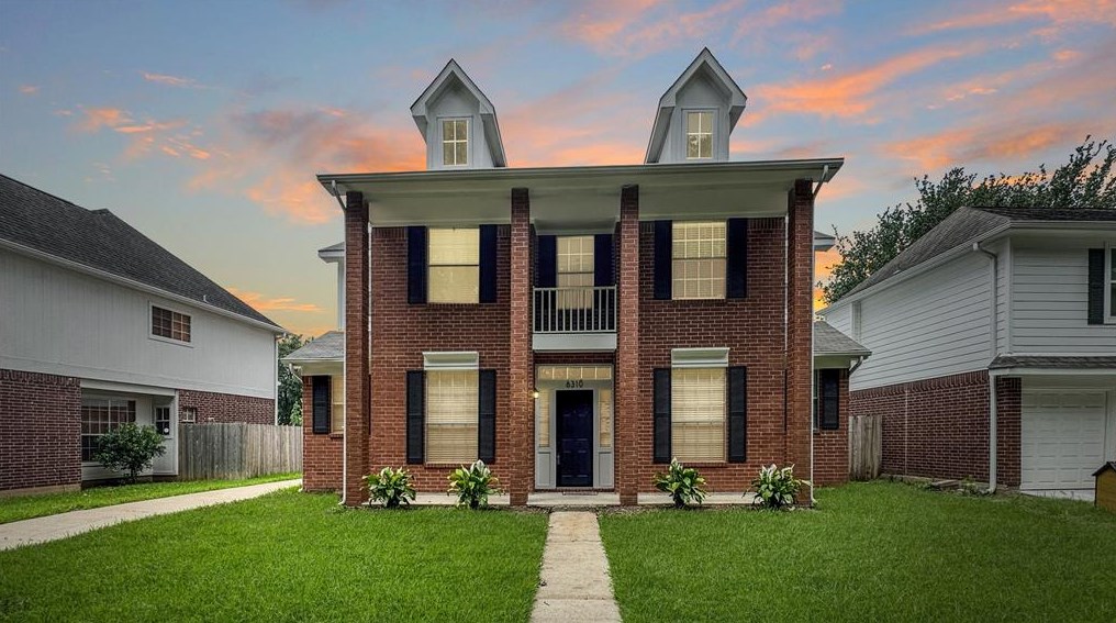 6310 Laurel Bush Ln, Sugar Land, TX 77479