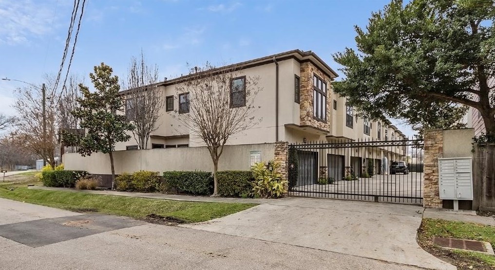 5542 Nolda St, Houston, TX 77007-4318
