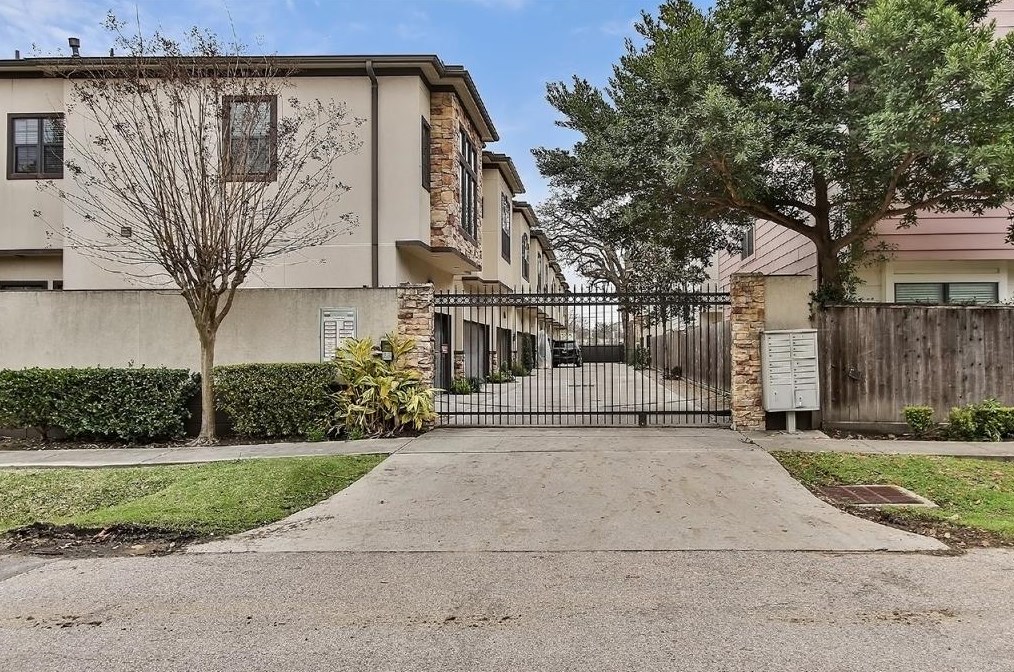 5542 Nolda St, Houston TX  77007-4318 exterior
