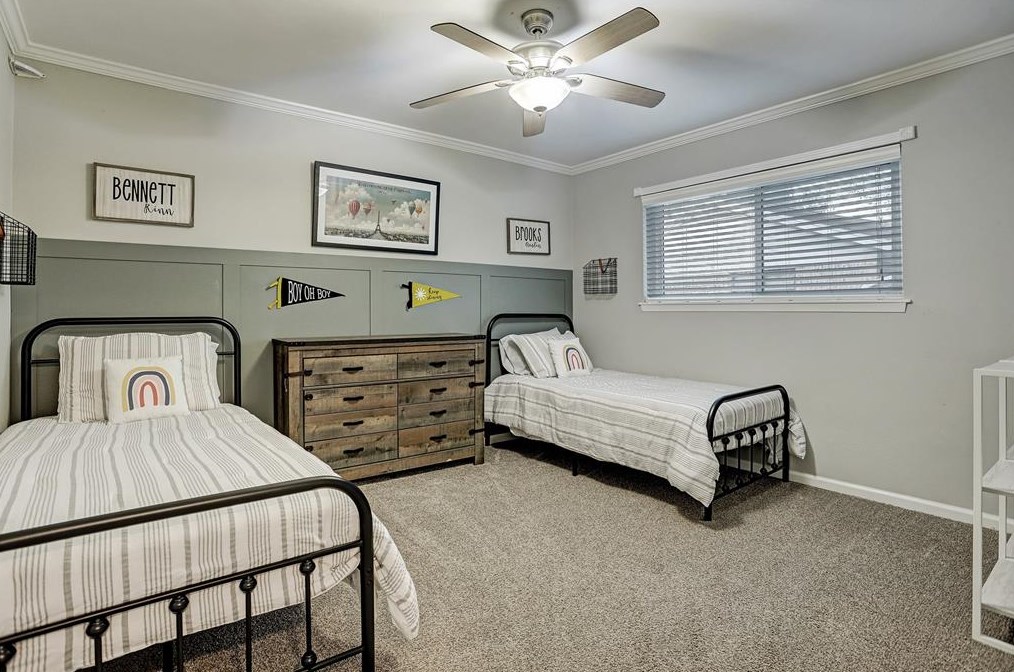 2335 Brookmere Dr, Houston TX  77008-1138 exterior