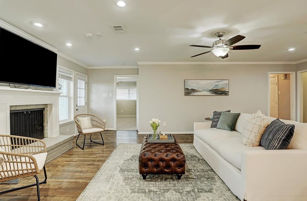 2335 Brookmere Dr, Houston TX  77008-1138 exterior