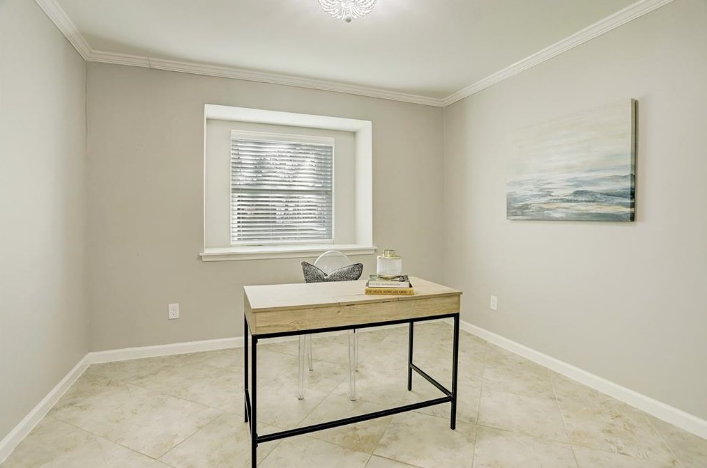 2335 Brookmere Dr, Houston TX  77008-1138 exterior