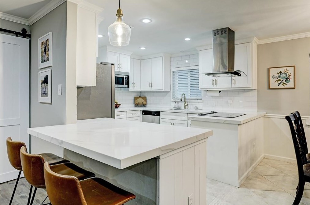 2335 Brookmere Dr, Houston, TX 77008-1138