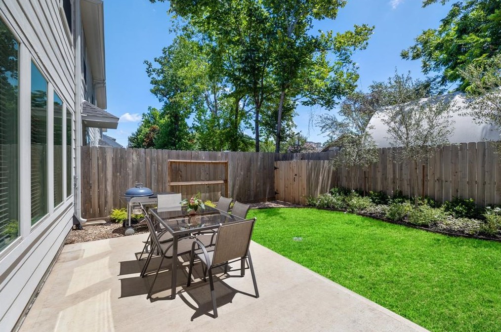 1122 Malone St, Houston TX  77007-5125 exterior