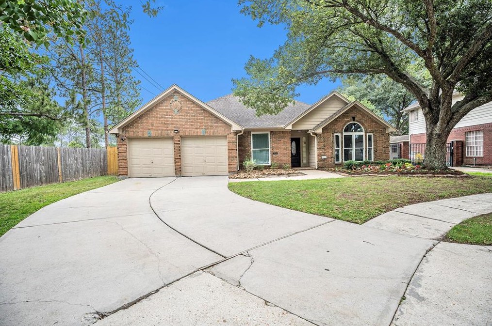 846 Maplewood Falls Ct, Houston, TX 77062-2143
