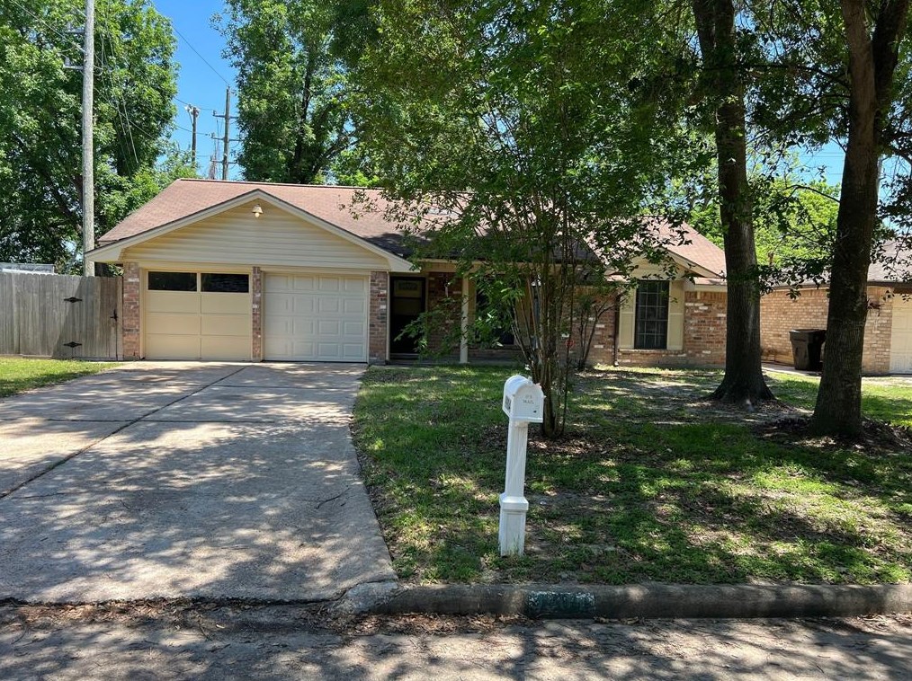 9904 Deanwood St, Houston, TX 77040