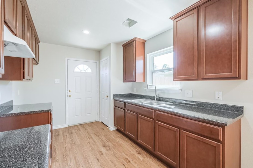 8614 Texas Acorn Ave, Houston TX  77078-1100 exterior