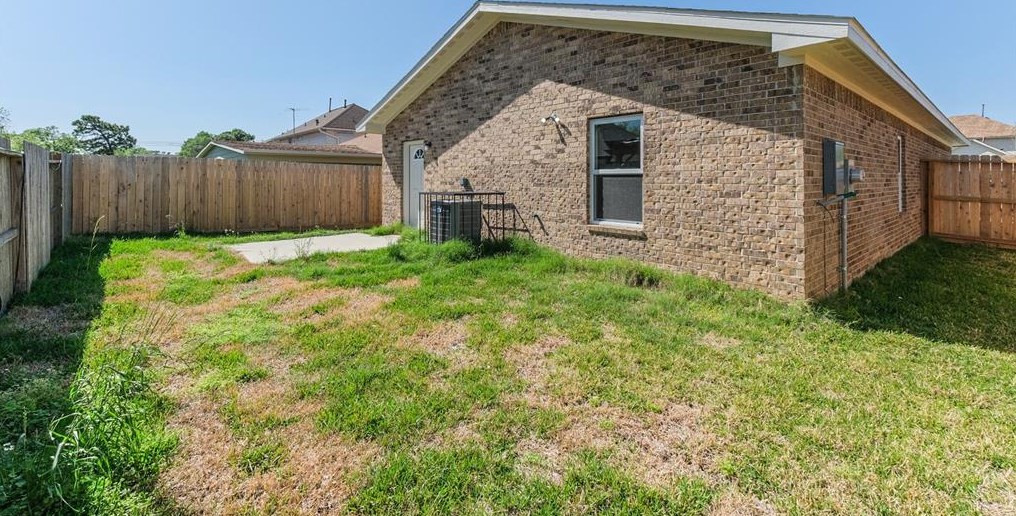 8614 Texas Acorn Ave, Houston TX  77078-1100 exterior