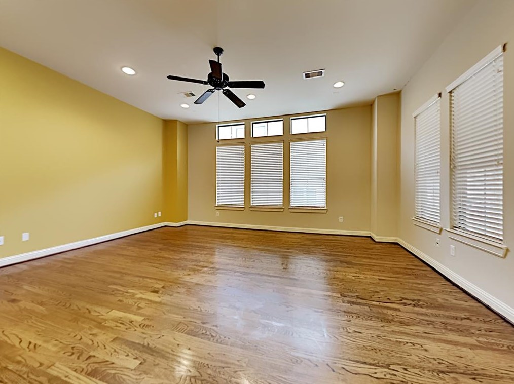 5213 Eigel St, Houston, TX 77007-3225