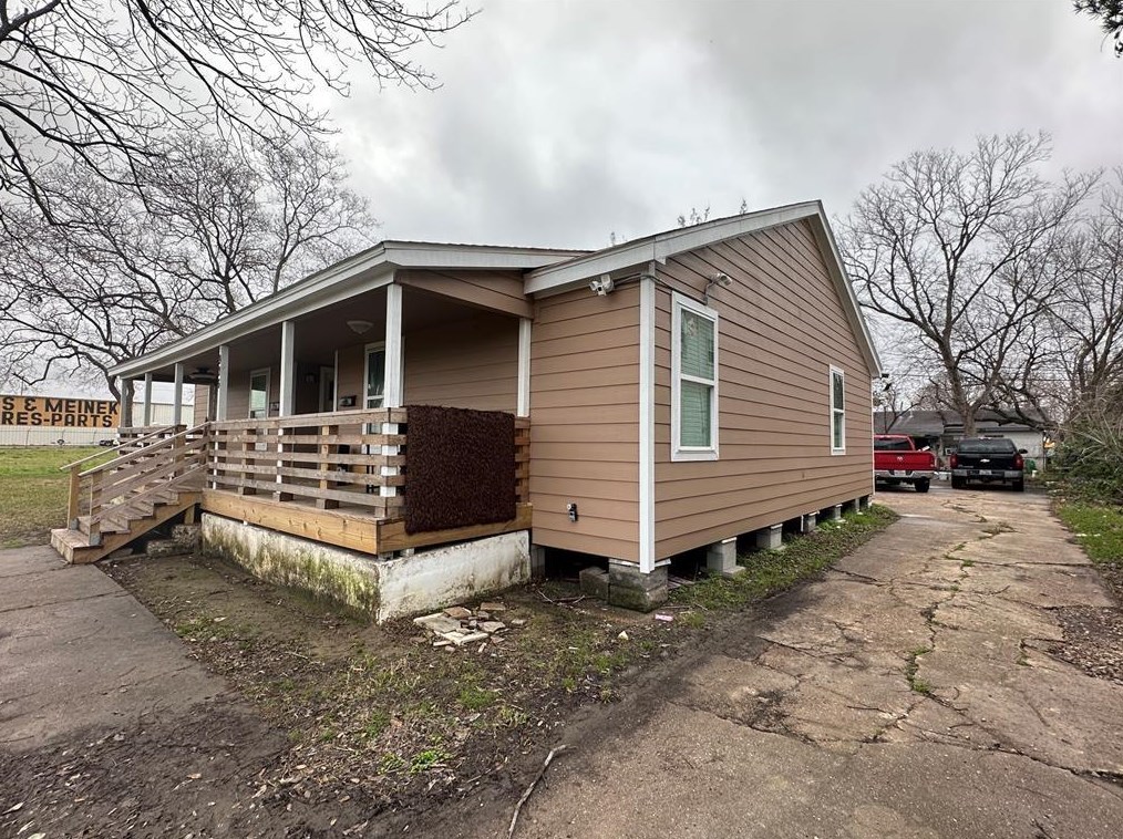 906 Eagle Ave, Pasadena TX  77506-2305 exterior