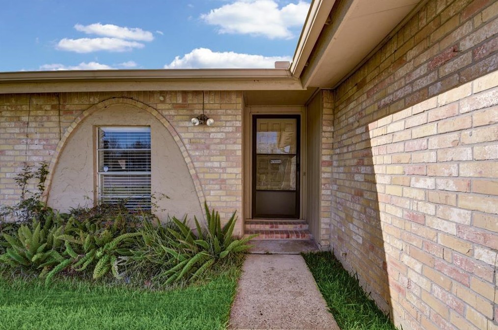 10514 Townhall Ln, Sugar Land, TX 77498